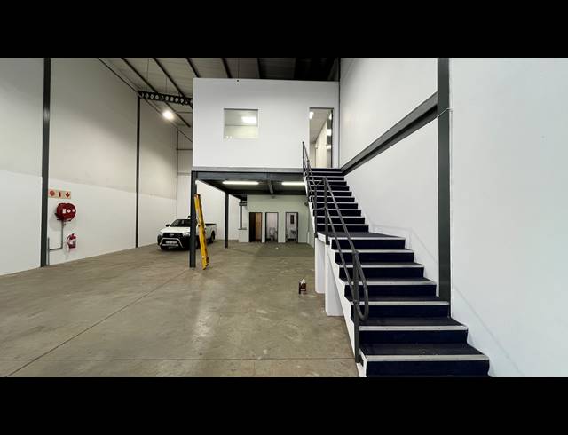 246M² WAREHOUSE TO LET IN MEADOWDALE